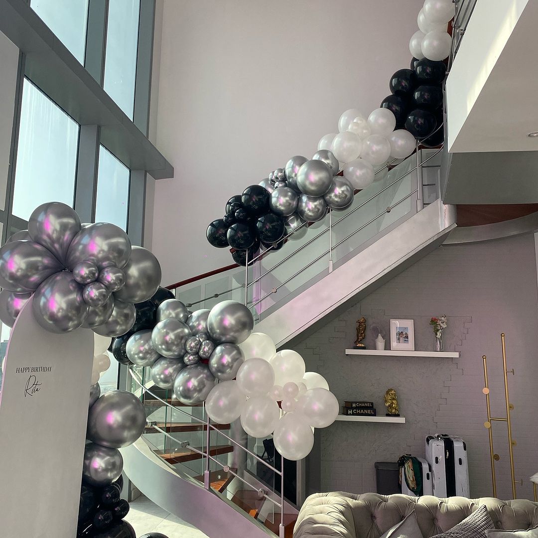 Luxe Staircase Garland - The Pop Shop Dubai / Luxury Balloon Decor