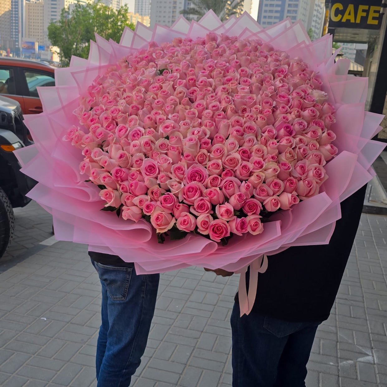 Rose Bouquet - The Pop Shop Dubai / Luxury Balloon Decor