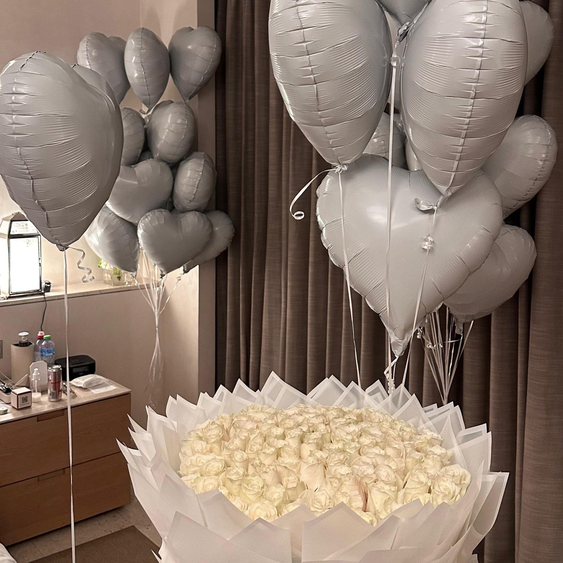 The 100 Reasons Package - The Pop Shop Dubai / Luxury Balloon Decor