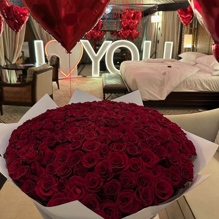 The Signature Romantic Room Package - The Pop Shop Dubai / Luxury Balloon Decor